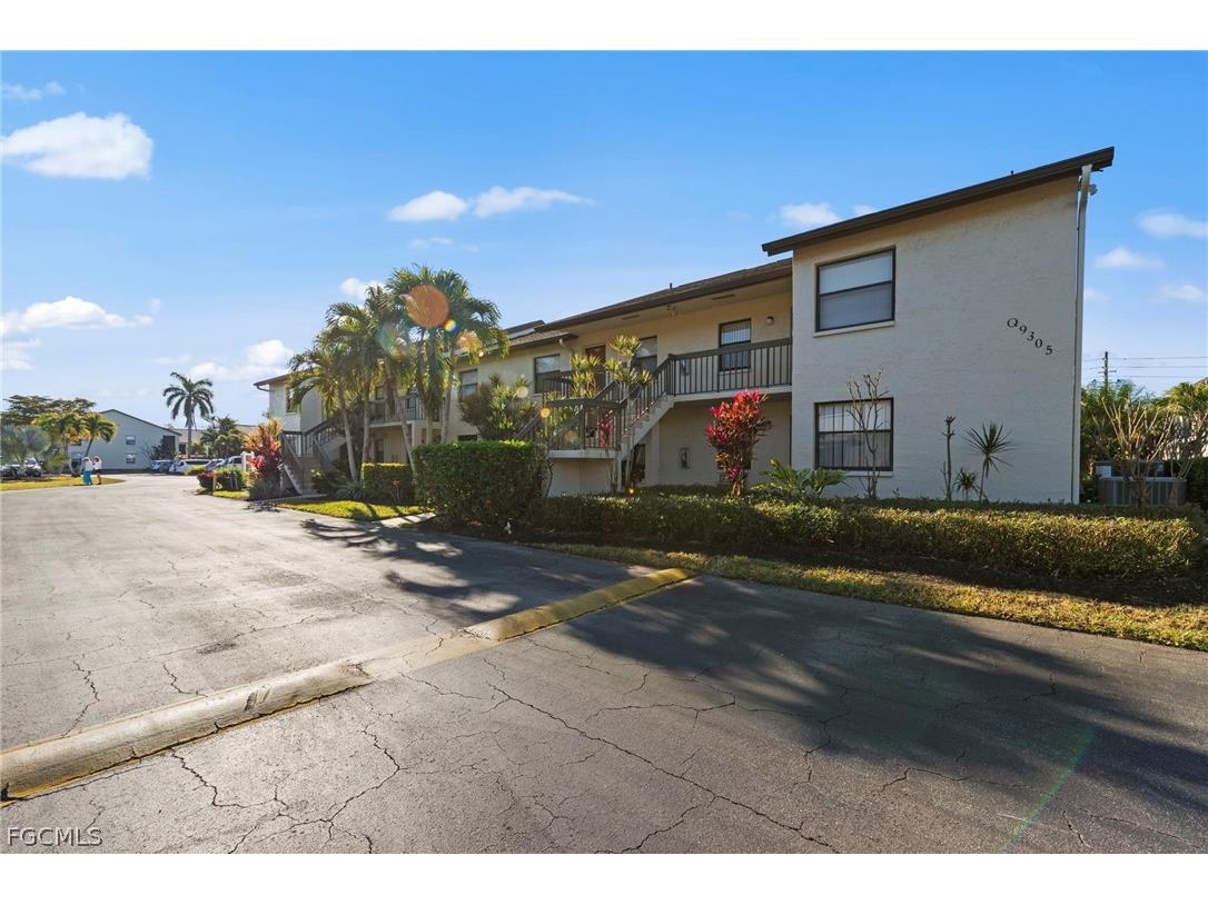 9305 Lake Park Drive #102 Fort Myers FL 33919 2026006735 image4