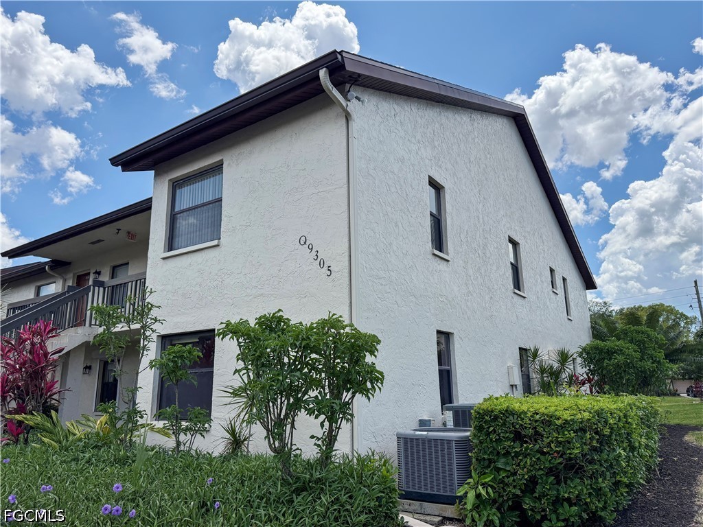9305 Lake Park Drive #104 Fort Myers FL 33919 2026019682 image2