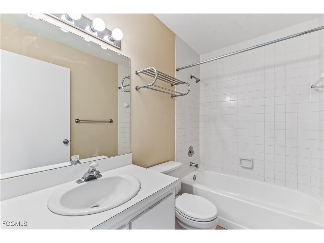 9305 Lake Park Drive #204 Fort Myers FL 33919 2025020123 image12