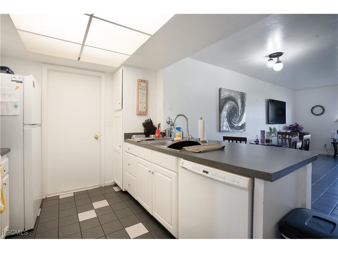 931/933 SE 23rd Place Cape Coral FL 33990 2025018797 image10