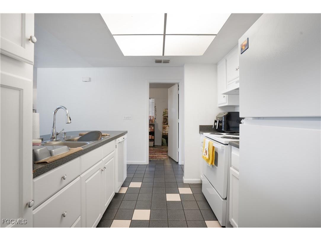 931/933 SE 23rd Place Cape Coral FL 33990 2025018797 image12