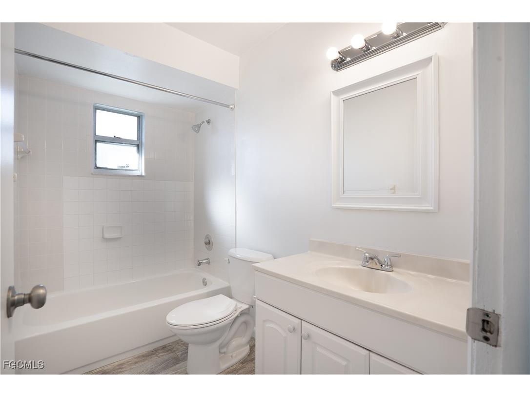 931/933 SE 23rd Place Cape Coral FL 33990 2025018797 image32