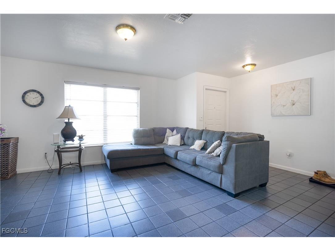 931/933 SE 23rd Place Cape Coral FL 33990 2025018797 image4