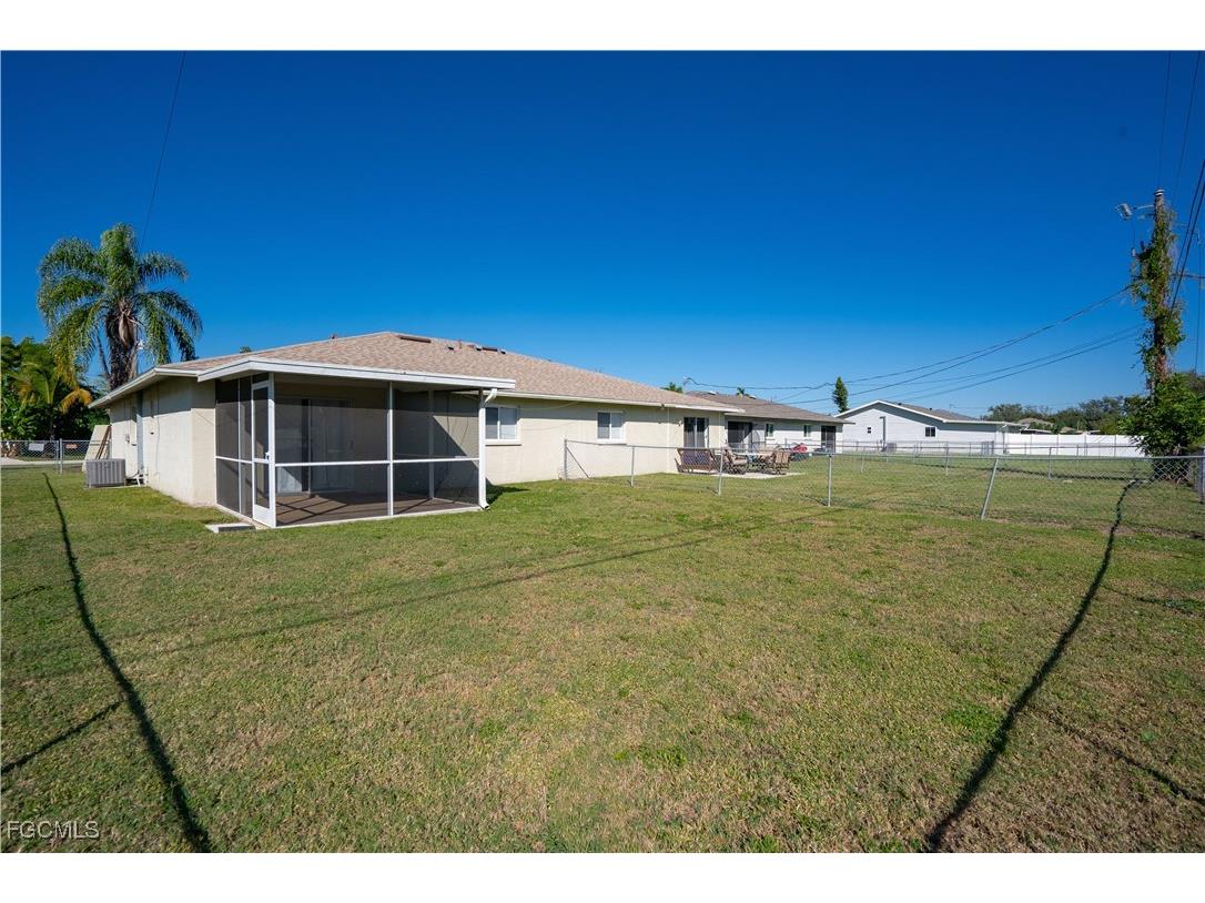 931/933 SE 23rd Place Cape Coral FL 33990 2025018797 image41