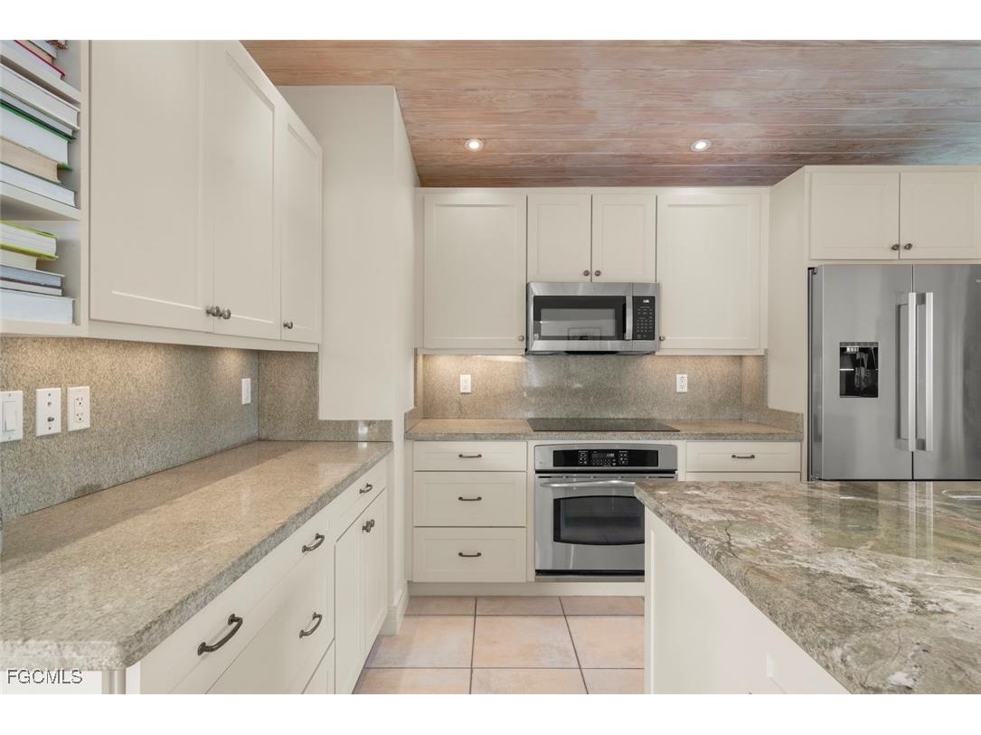 931 Snowberry Lane Sanibel FL 33957 2025018695 image8