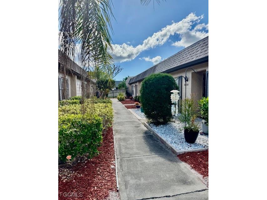 9313 Lennex Lane Fort Myers FL 33919 2026002548 image1