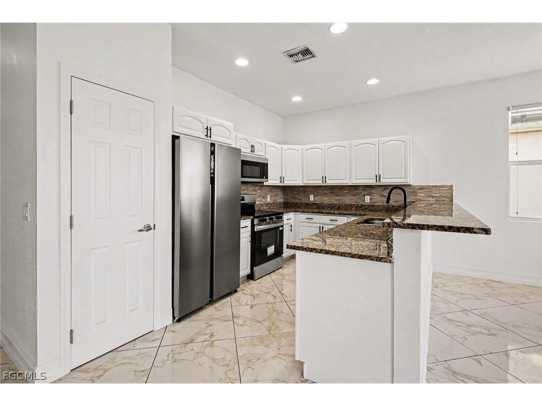 933 Hamilton Street Immokalee FL 34142 2026007612 image10