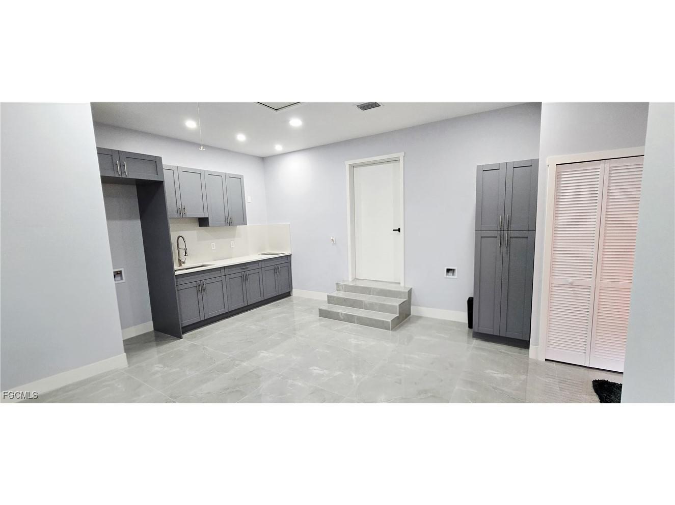 933 SW Santa Barbara Place Cape Coral FL 33991 2025000195 image16