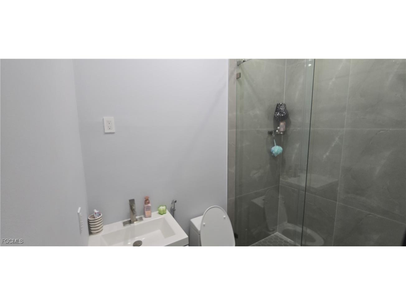 933 SW Santa Barbara Place Cape Coral FL 33991 2025000195 image18