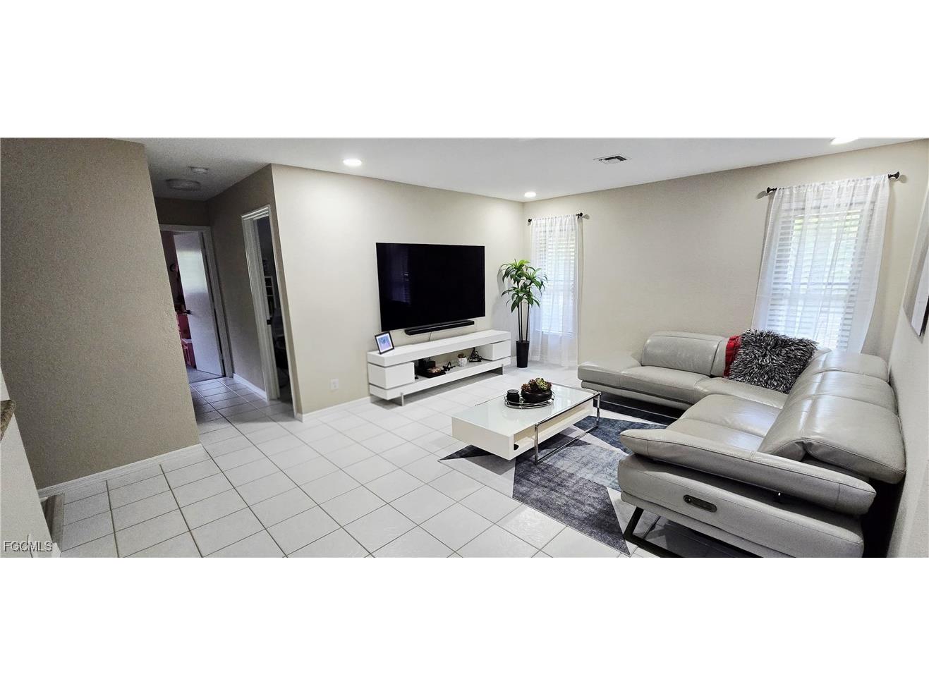 933 SW Santa Barbara Place Cape Coral FL 33991 2025000195 image23