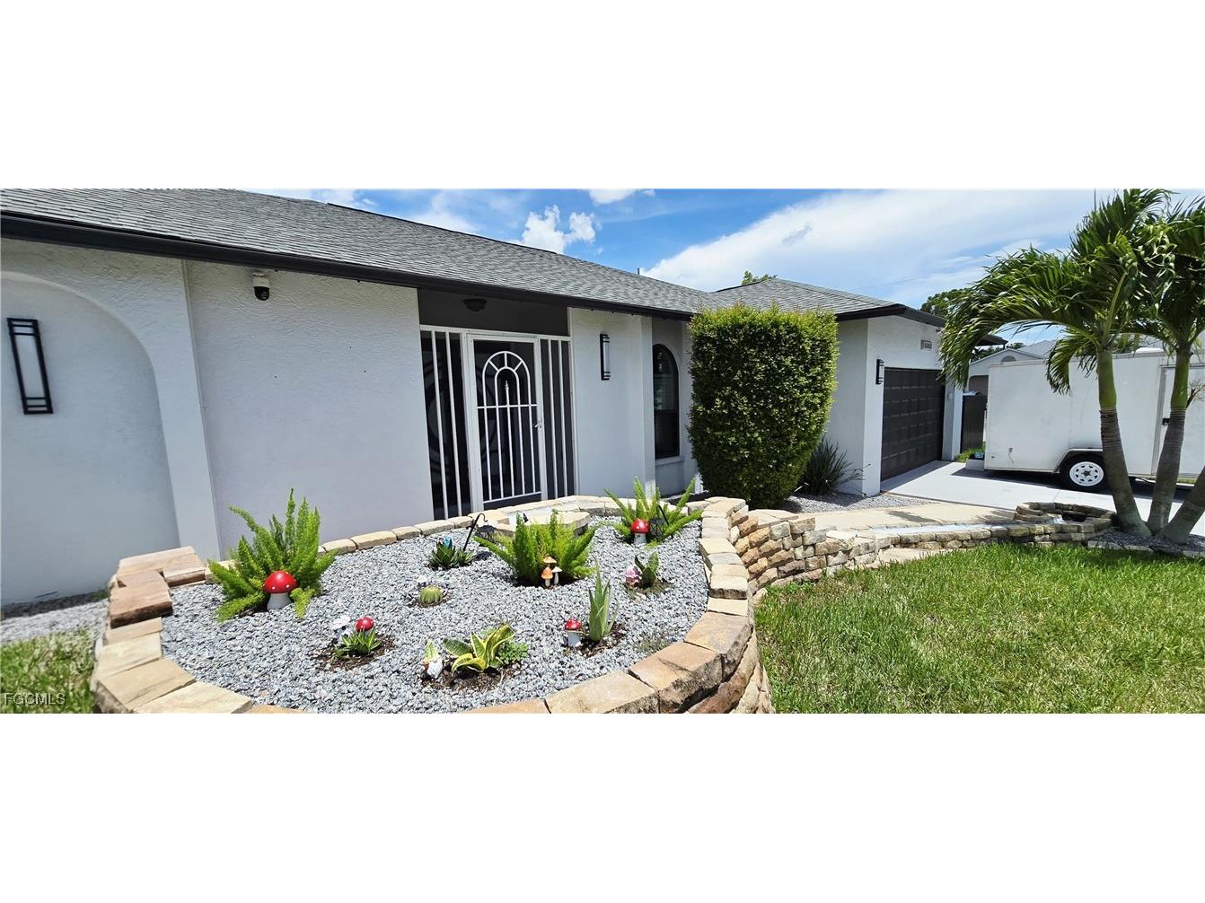 933 SW Santa Barbara Place Cape Coral FL 33991 2025000195 image4