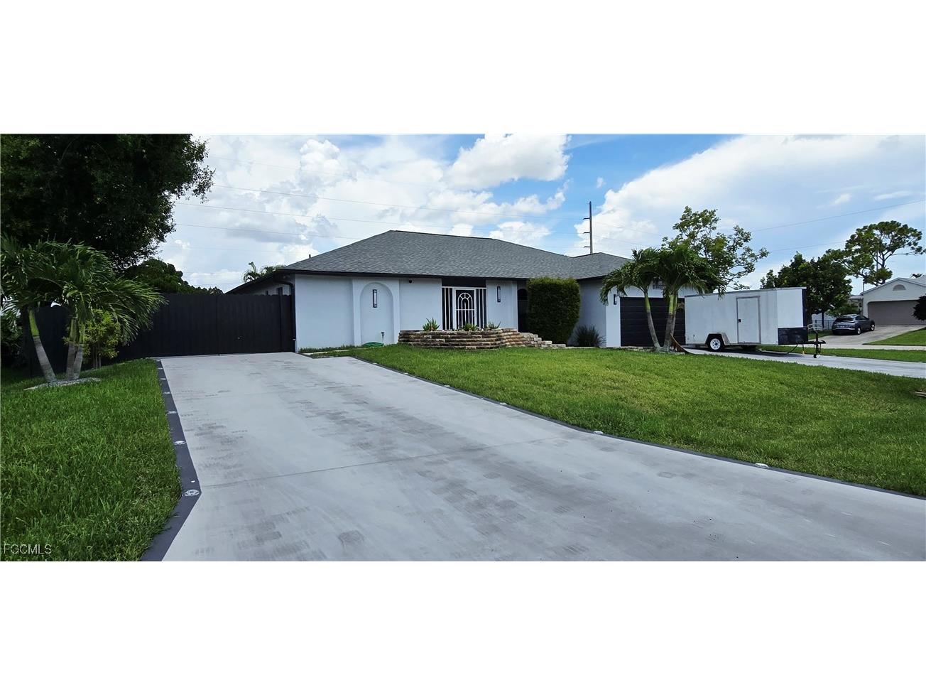 933 SW Santa Barbara Place Cape Coral FL 33991 2025000195 image5