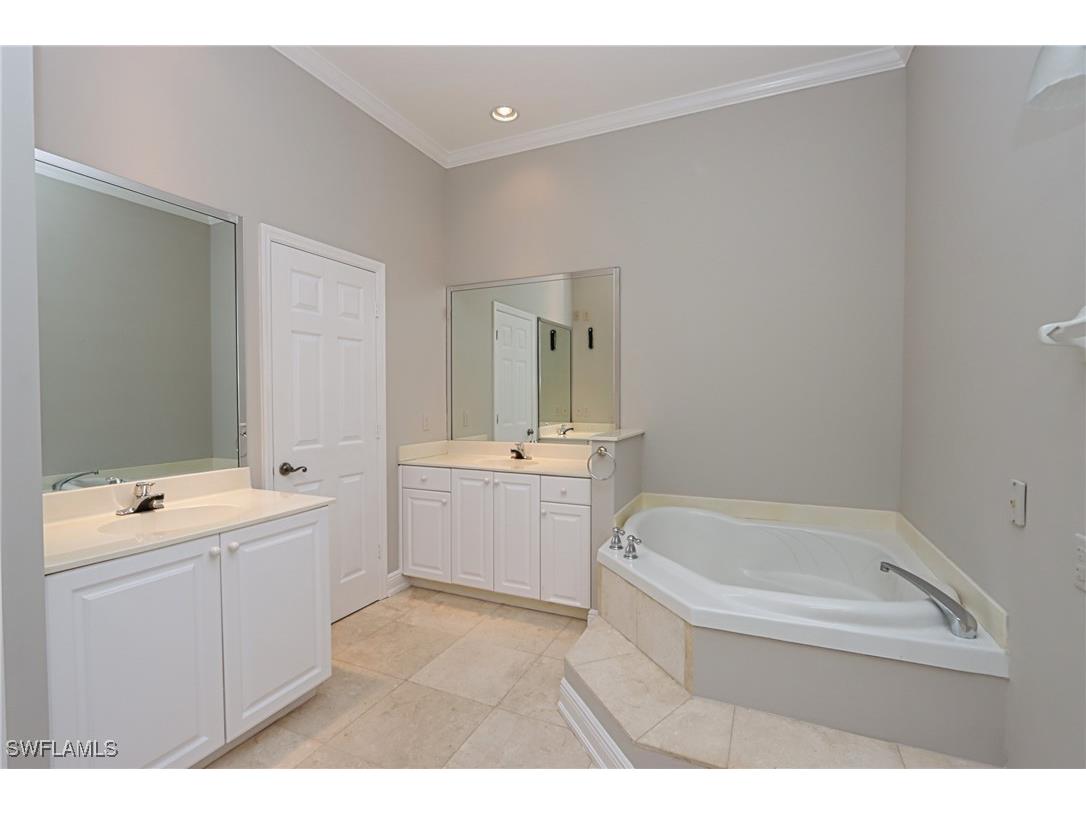 934 Egrets Run #204 Naples FL 34108 225022340 image16