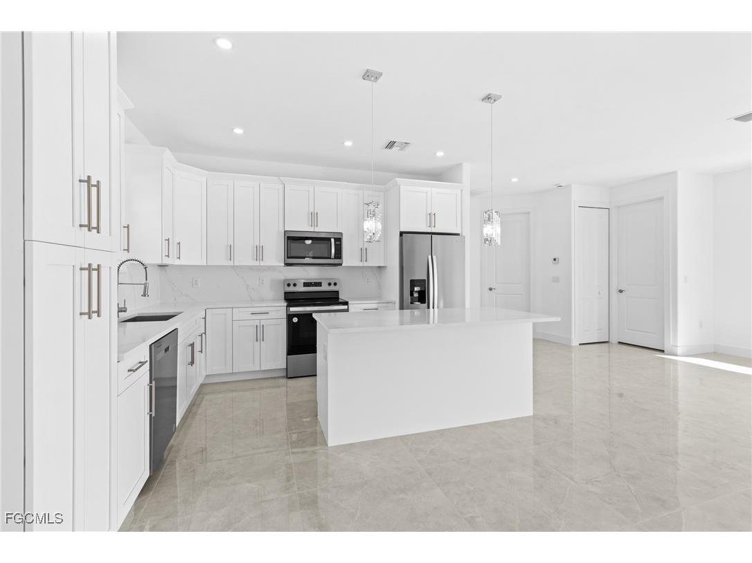 935 Elgin Street Lehigh Acres FL 33974 2025021875 image16