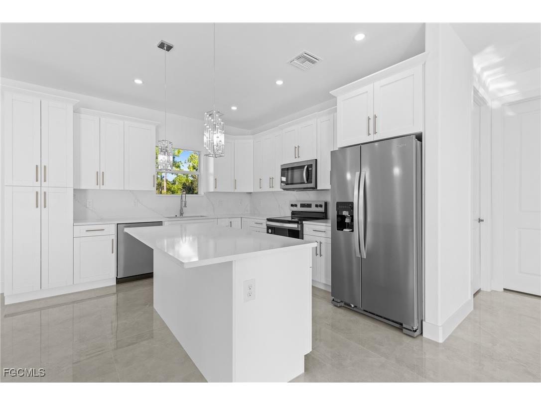 935 Elgin Street Lehigh Acres FL 33974 2025021875 image18