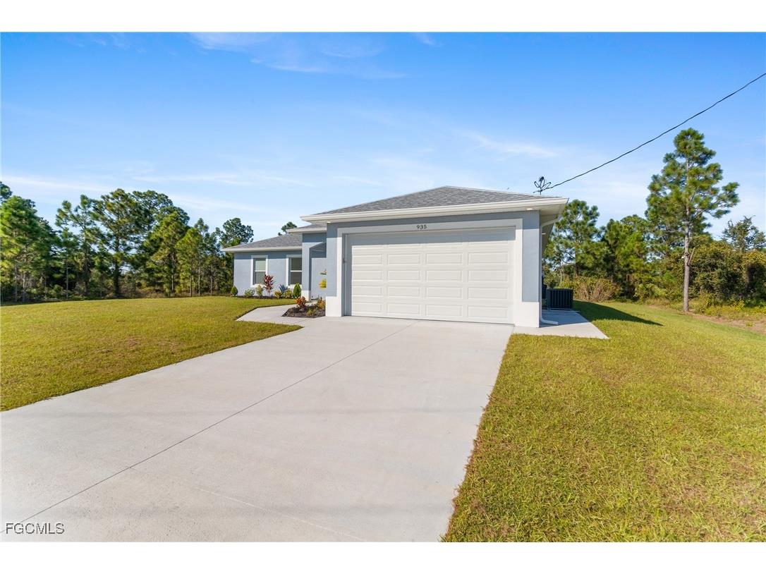 935 Elgin Street Lehigh Acres FL 33974 2025021875 image3