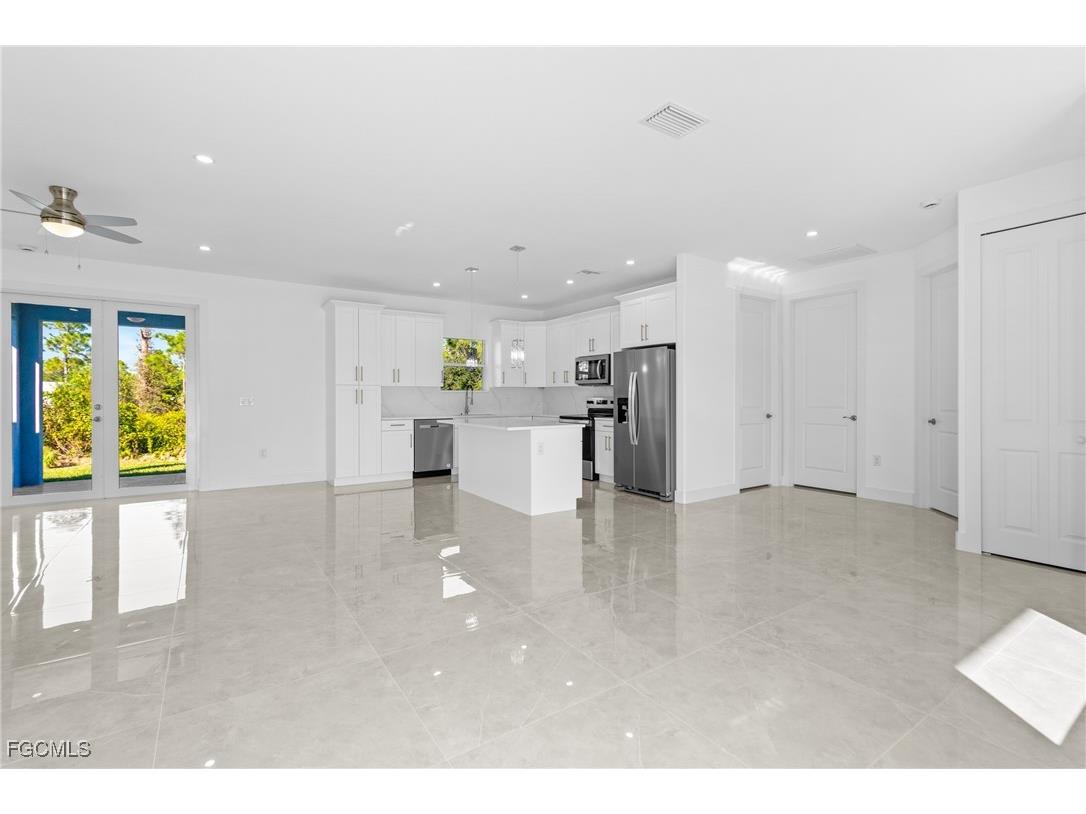 935 Elgin Street Lehigh Acres FL 33974 2025021875 image4