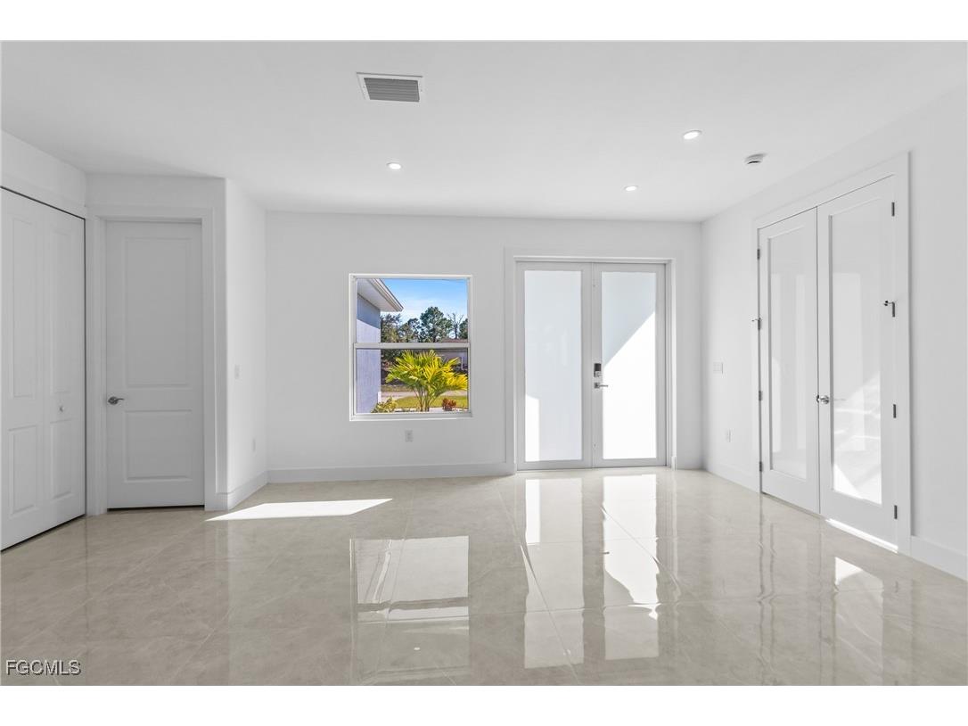 935 Elgin Street Lehigh Acres FL 33974 2025021875 image5