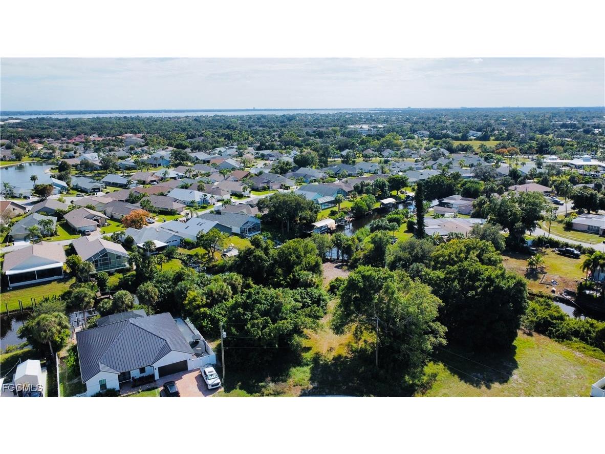 935 Iris Drive North Fort Myers FL 33903 2025019266 image2