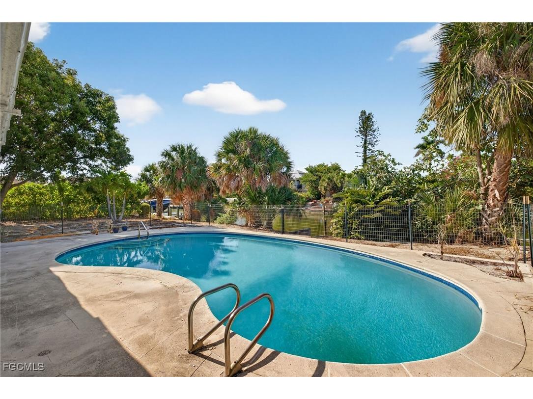 935 Pecten Court Sanibel FL 33957 2025023816 image3