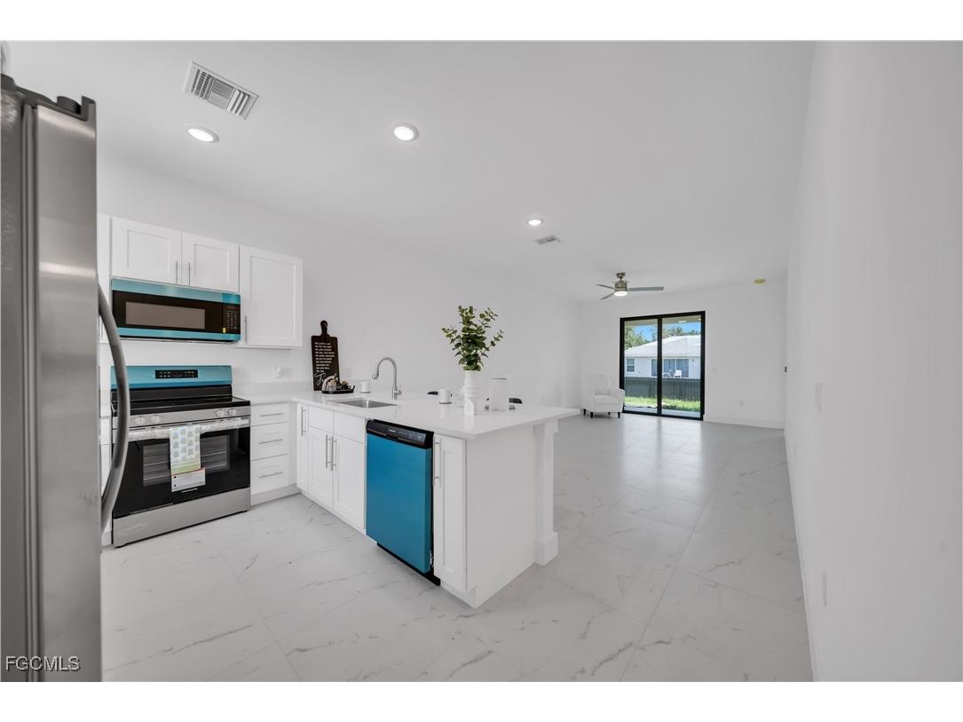 936/938 Homestead Road S Lehigh Acres FL 33974 2025020198 image2