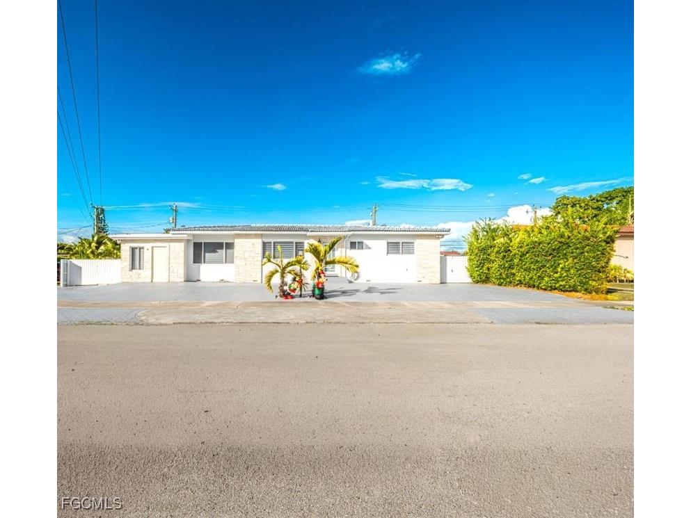 9365 Sw 44th St Miami FL 33165 2025023554 image1