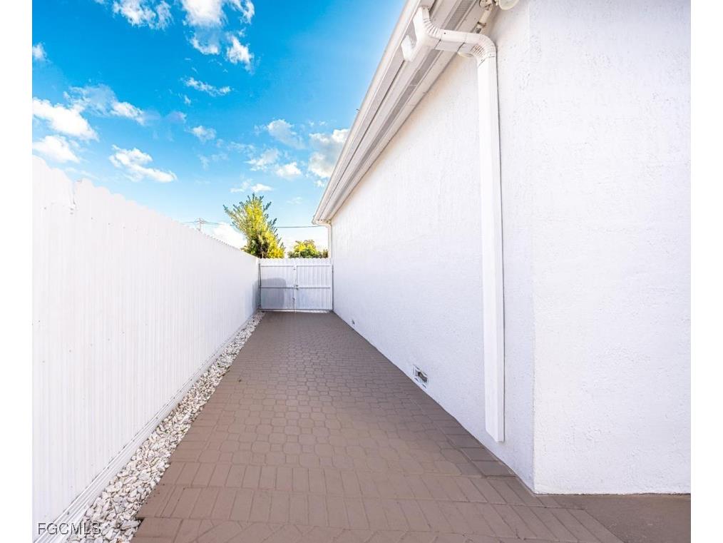 9365 Sw 44th St Miami FL 33165 2025023554 image21