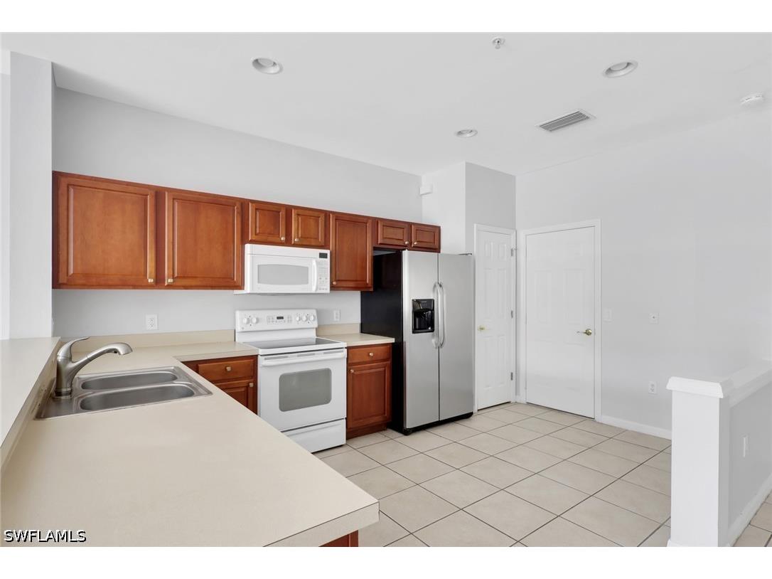 937 Hampton Circle #108 Naples FL 34105 226016885 image4