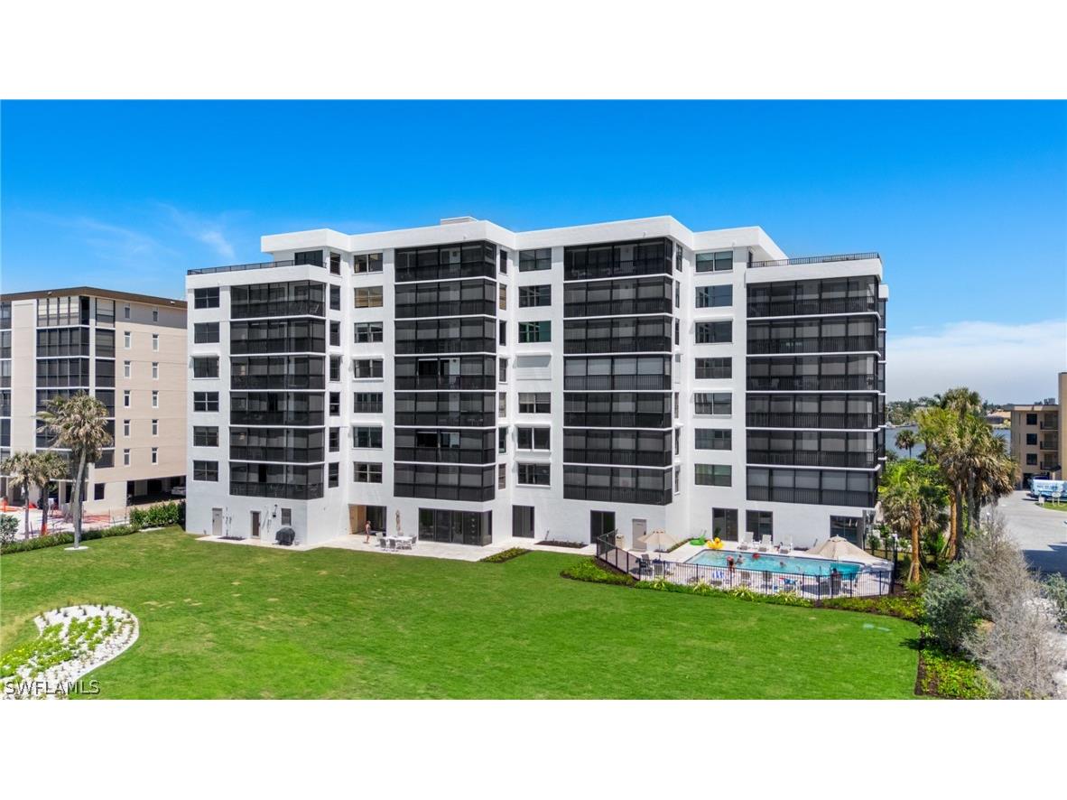 9375 Gulf Shore Drive #401 Naples FL 34108 226009385 image50