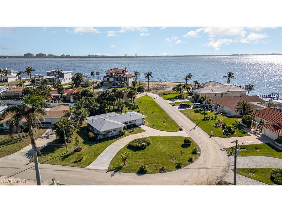 938 Dolphin Drive Cape Coral FL 33904 225010562 image1