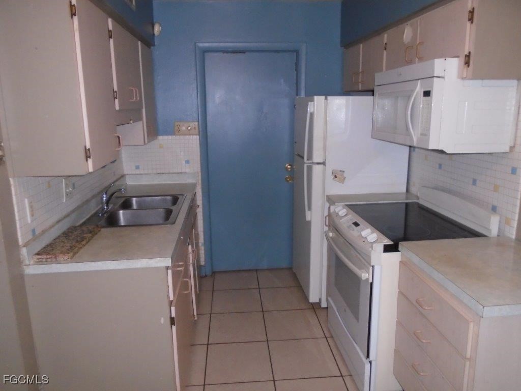 938 Tropical Palm Avenue North Fort Myers FL 33903 2025005072 image5