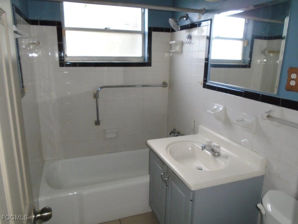 938 Tropical Palm Avenue North Fort Myers FL 33903 2025005072 image6