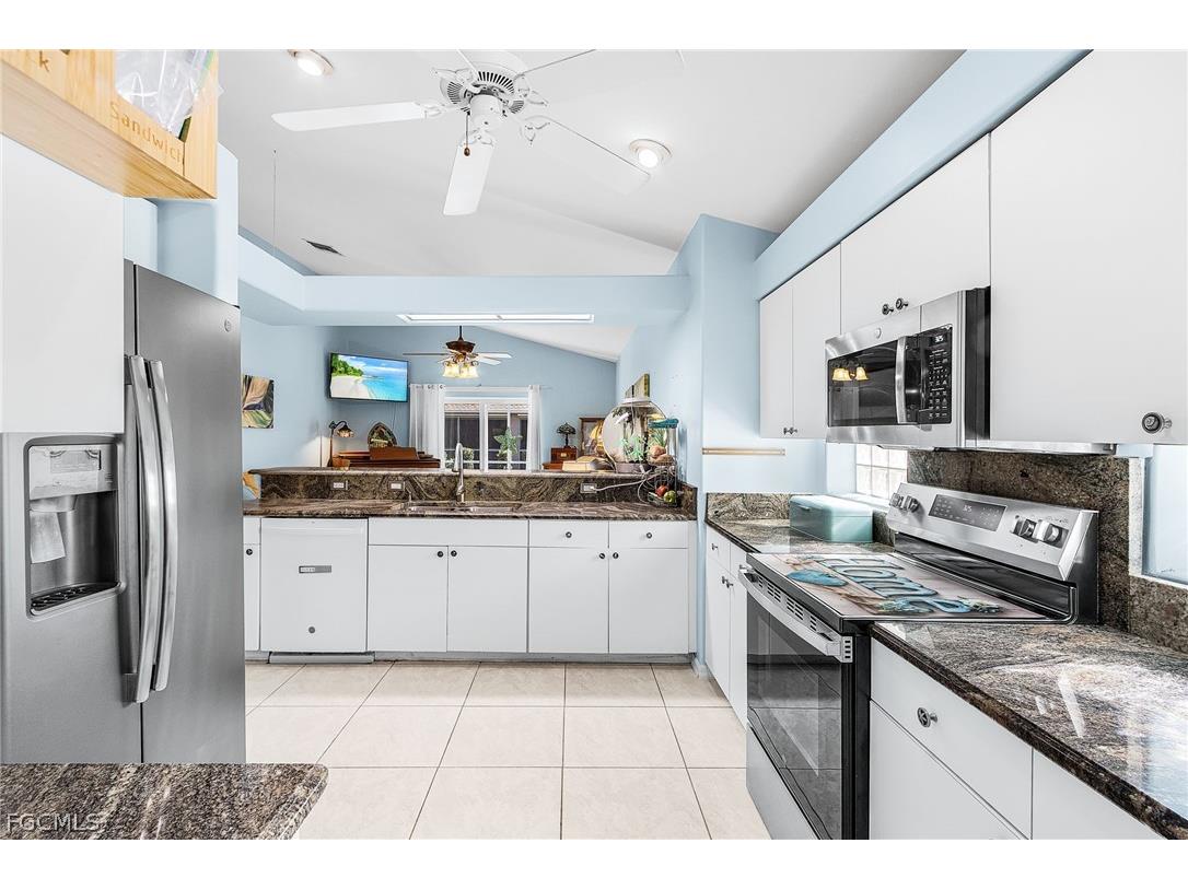 9391 Palm Island Circle North Fort Myers FL 33903 2026010133 image8