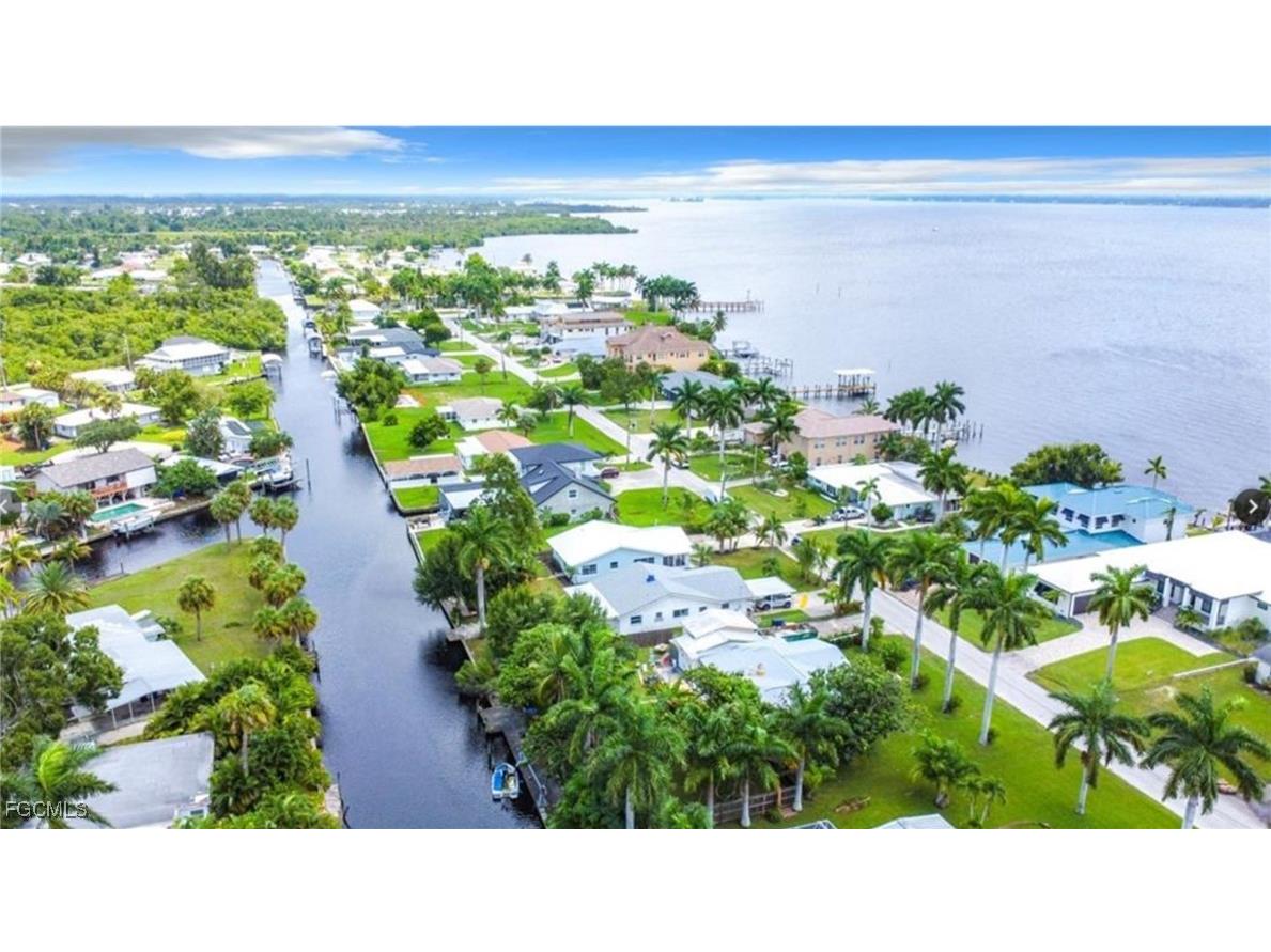 94 E North Shore Avenue North Fort Myers FL 33917 2025013516 image1