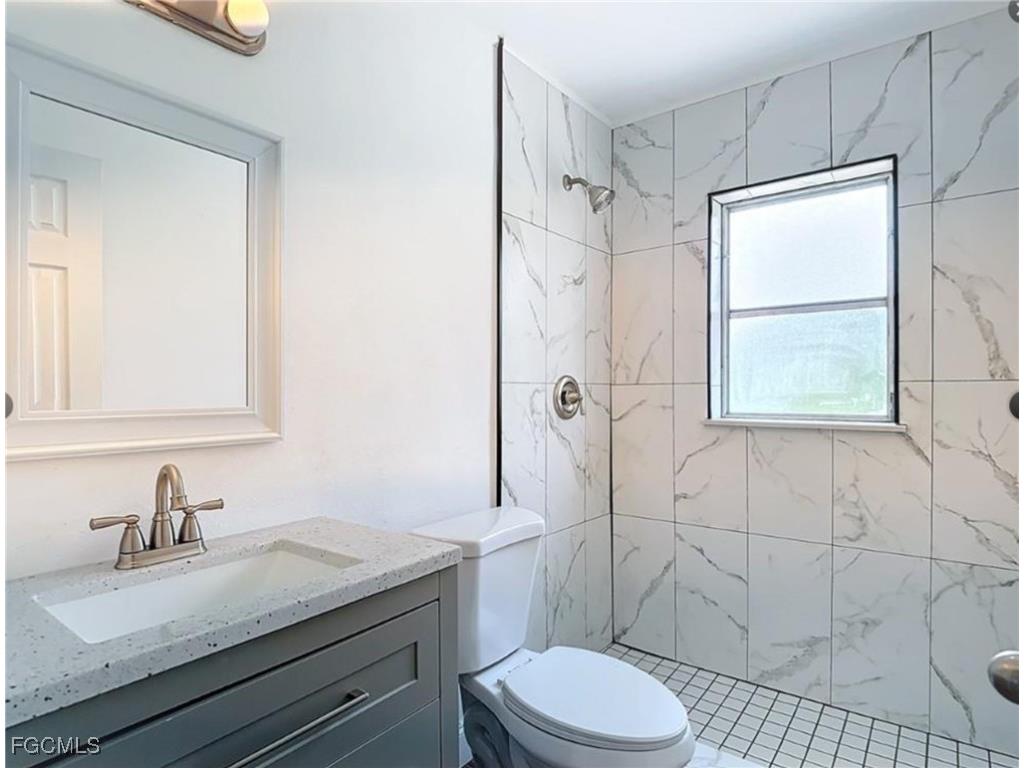 94 E North Shore Avenue North Fort Myers FL 33917 2025013516 image10