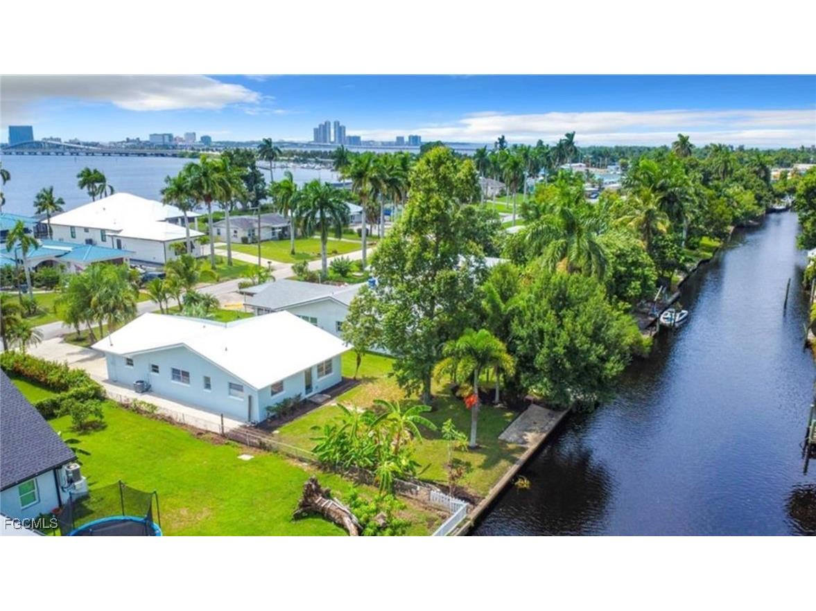 94 E North Shore Avenue North Fort Myers FL 33917 2025013516 image2