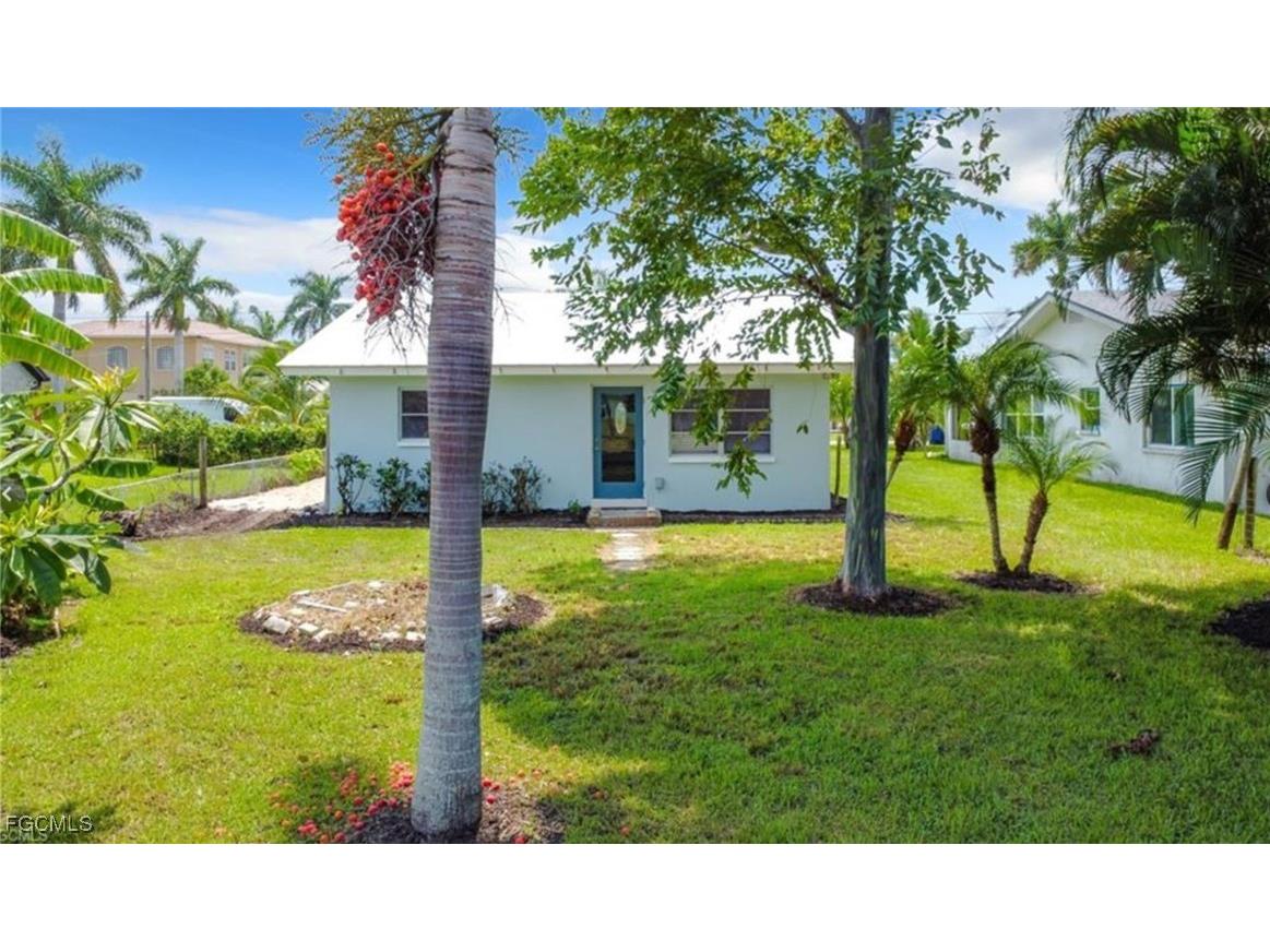 94 E North Shore Avenue North Fort Myers FL 33917 2025013516 image4