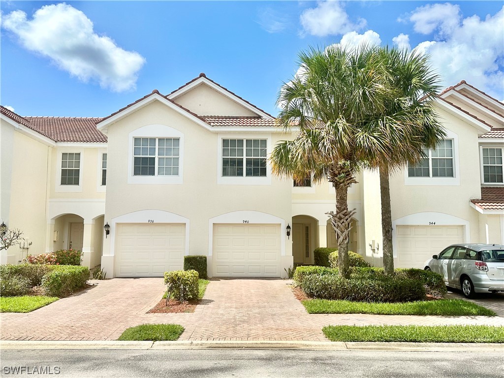 940 Hampton Circle #85 Naples FL 34105 224007430 image1