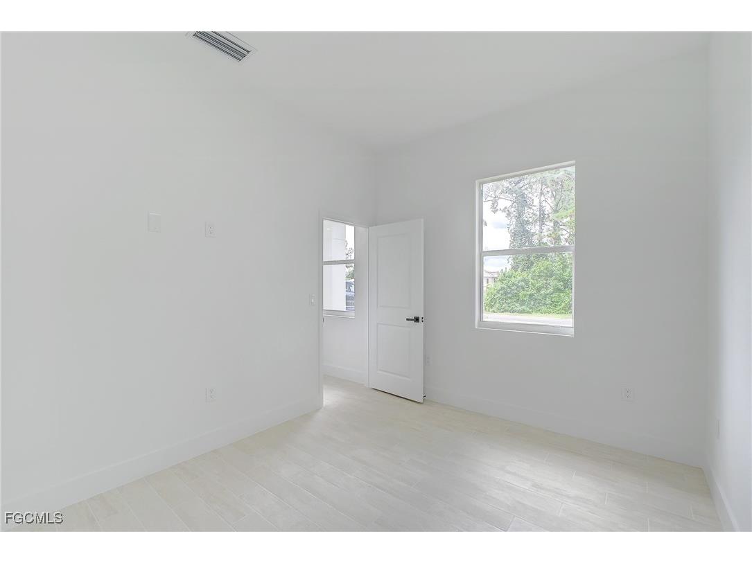 940 Lakeside Drive Lehigh Acres FL 33974 2025007513 image17