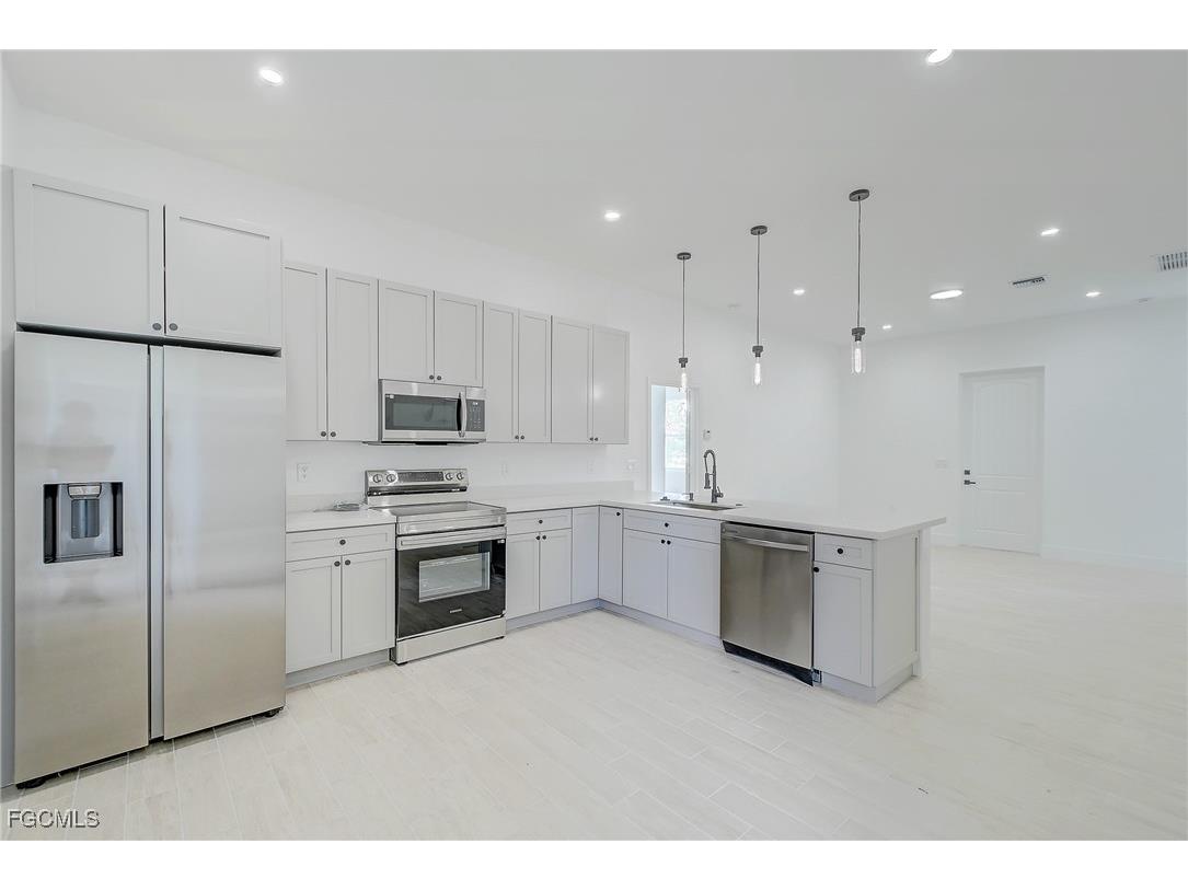 940 Lakeside Drive Lehigh Acres FL 33974 2025007513 image5