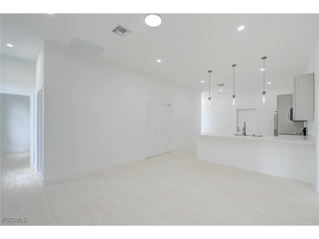 940 Lakeside Drive Lehigh Acres FL 33974 2025007513 image6