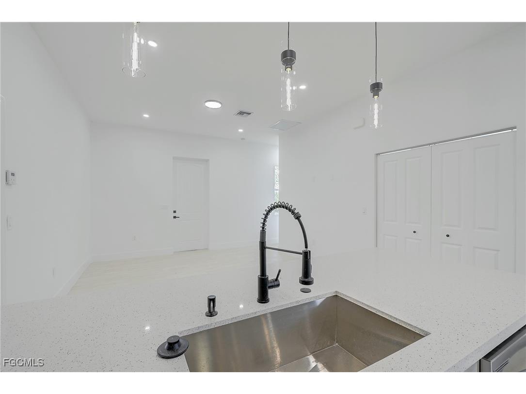 940 Lakeside Drive Lehigh Acres FL 33974 2025007513 image7