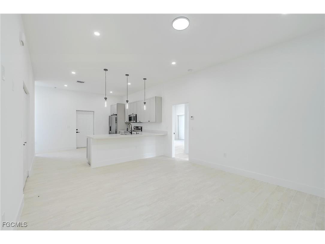 940 Lakeside Drive Lehigh Acres FL 33974 2025007513 image8