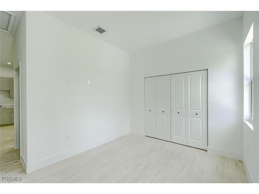 940 Lakeside Drive Lehigh Acres FL 33974 2025007513 image9