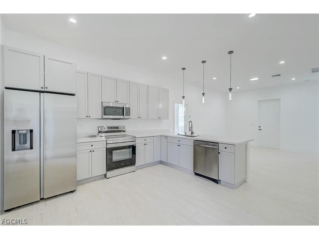 940 Lakeside Drive Lehigh Acres FL 33974 2026011940 image3