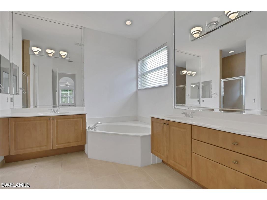 9404 Springview Loop Estero FL 33928 226014013 image16
