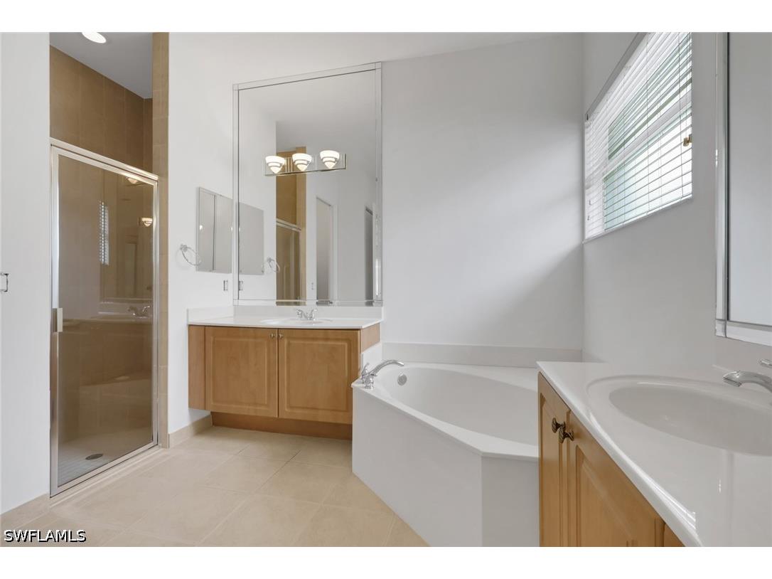 9404 Springview Loop Estero FL 33928 226014013 image17