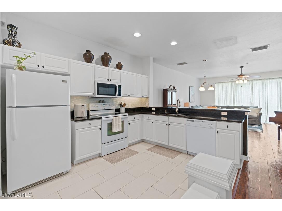 941 Hampton Circle #109 Naples FL 34105 225080539 image4