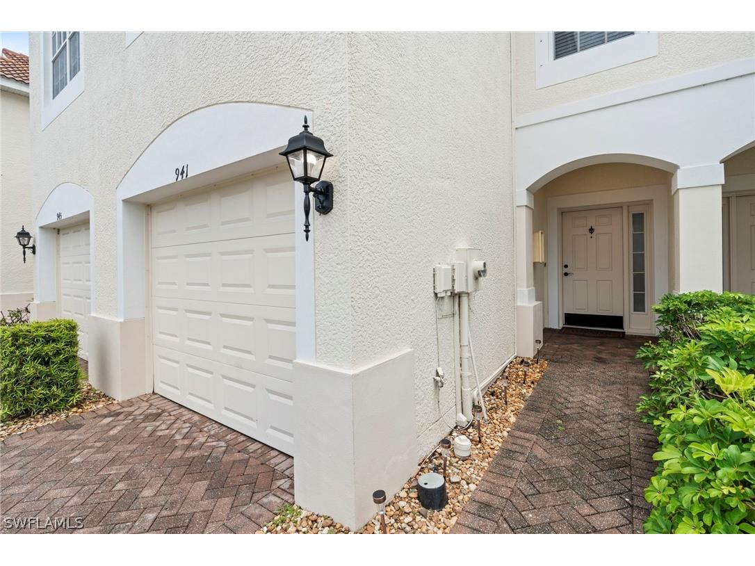941 Hampton Circle #109 Naples FL 34105 225080539 image6