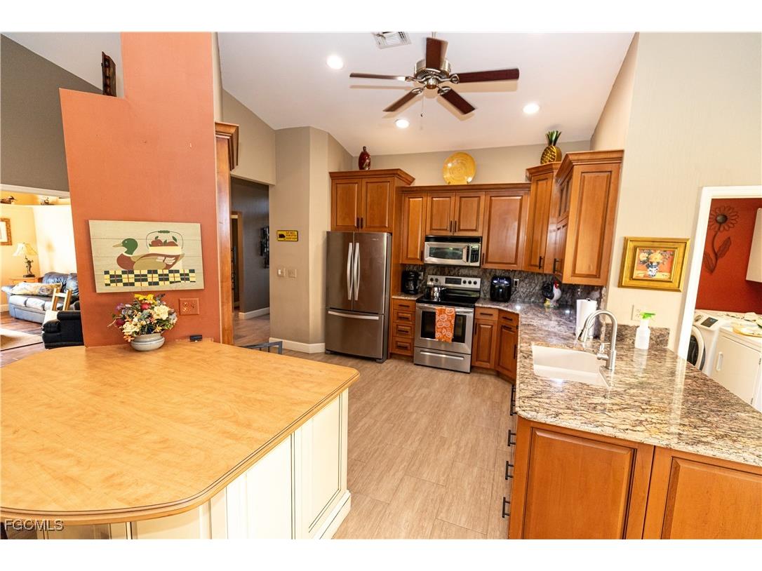 9411 Old Hickory Circle Fort Myers FL 33912 2025019443 image5